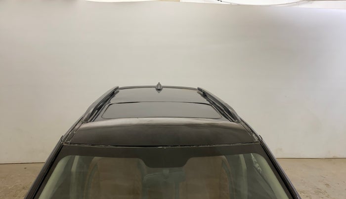 2021 Mahindra XUV300 W6 1.2 PETROL, Petrol, Manual, 31,207 km, Moonroof/ Sunroof