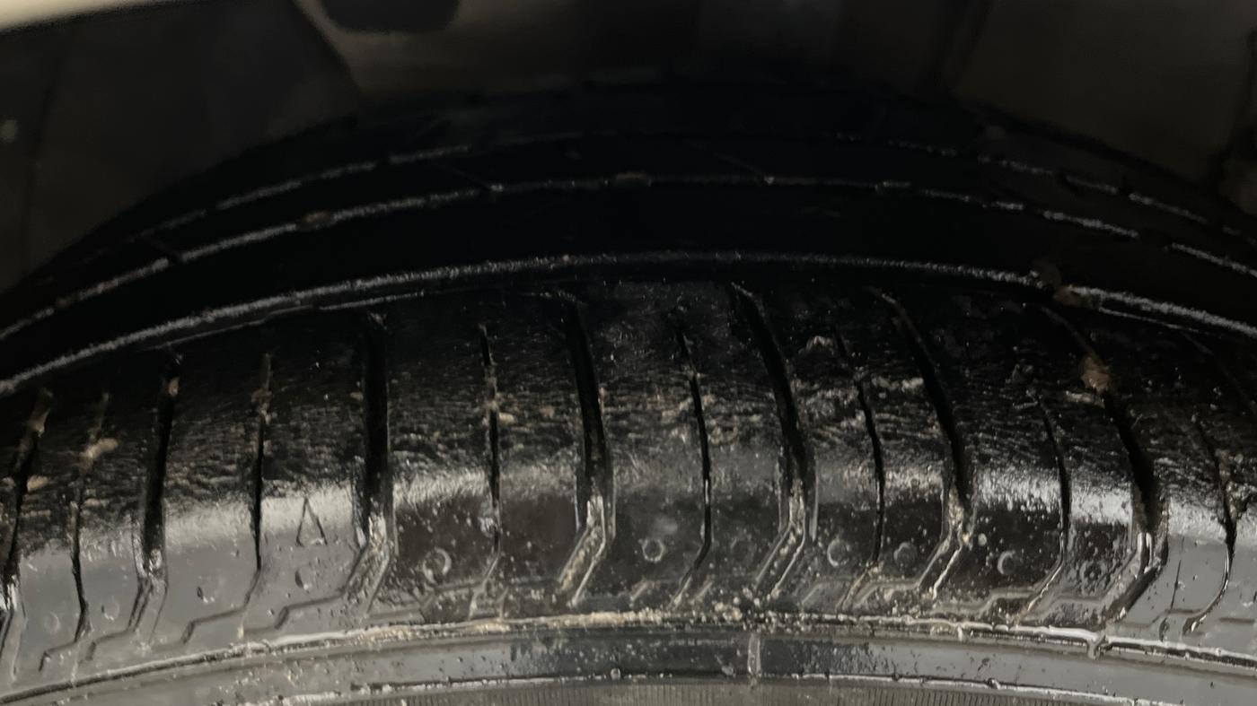 2022 Hyundai NEW I20 ASTA (O) 1.2 MT, Petrol, Manual, 37,001 km, Left Front Tyre Tread