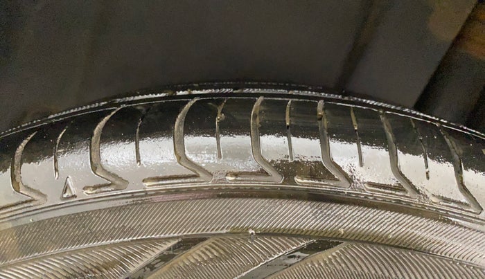 2015 Maruti Ertiga ZXI, Petrol, Manual, 54,038 km, Left Rear Tyre Tread