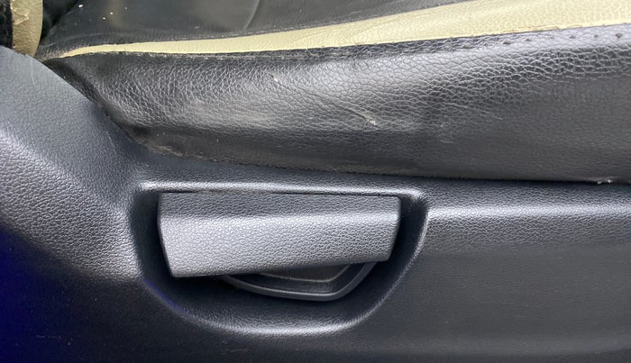 2019 Hyundai NEW SANTRO 1.1 SPORTZ MT CNG, CNG, Manual, 57,656 km, Driver Side Adjustment Panel