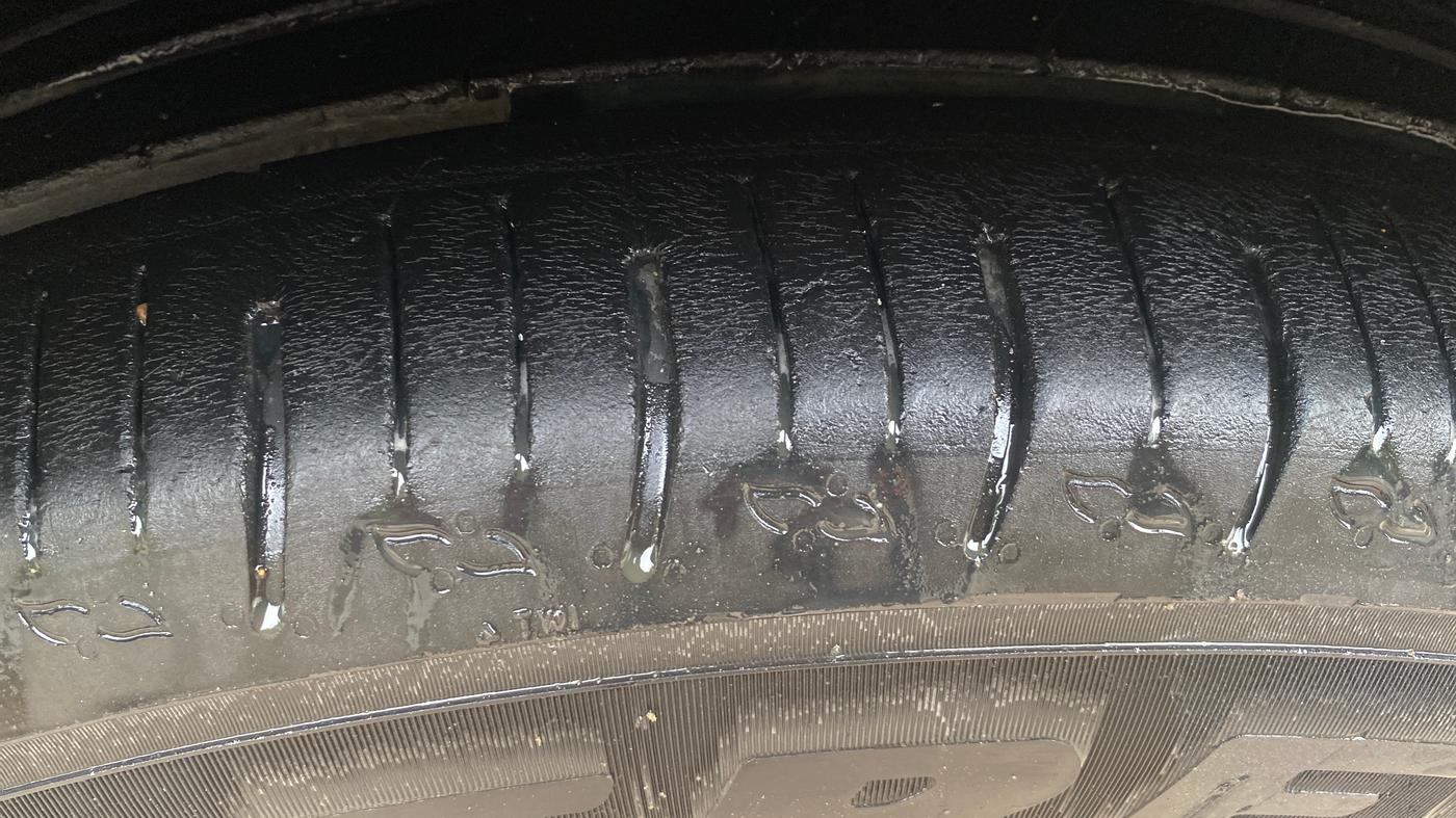 2024 Mahindra XUV700 AX 5 D AT 7 STR, Diesel, Automatic, 27,613 km, Right Front Tyre Tread