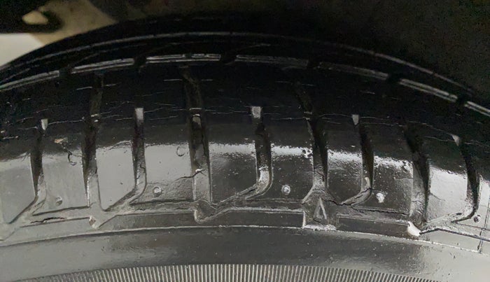 2014 Hyundai Verna FLUIDIC 1.6 VTVT SX AT, Petrol, Automatic, 22,288 km, Right Rear Tyre Tread