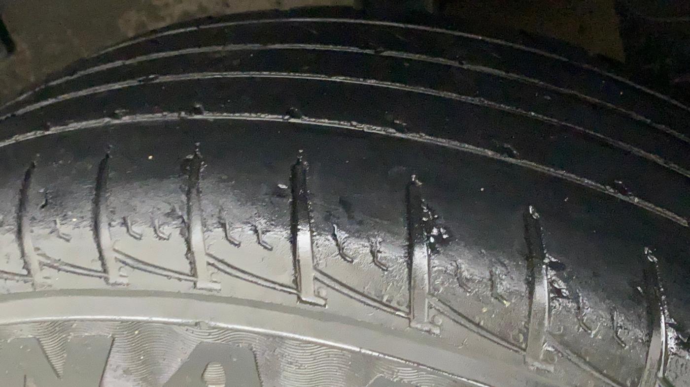 2018 Renault Duster RXS CVT, Petrol, Automatic, 93,282 km, Left Rear Tyre Tread