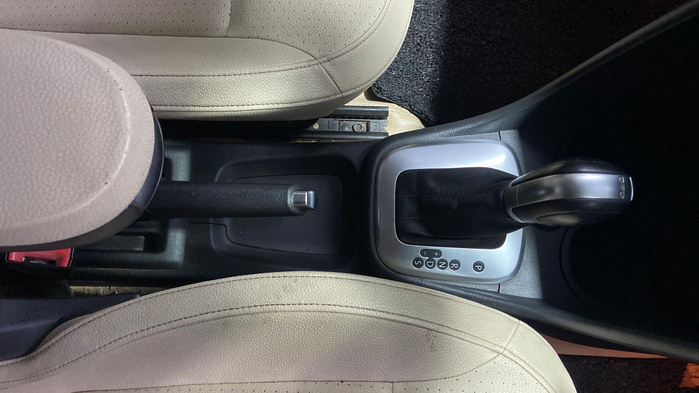 2019 Volkswagen Vento 1.2 TSI HIGHLINE PLUS AT, Petrol, Automatic, 98,151 km, Gear Lever