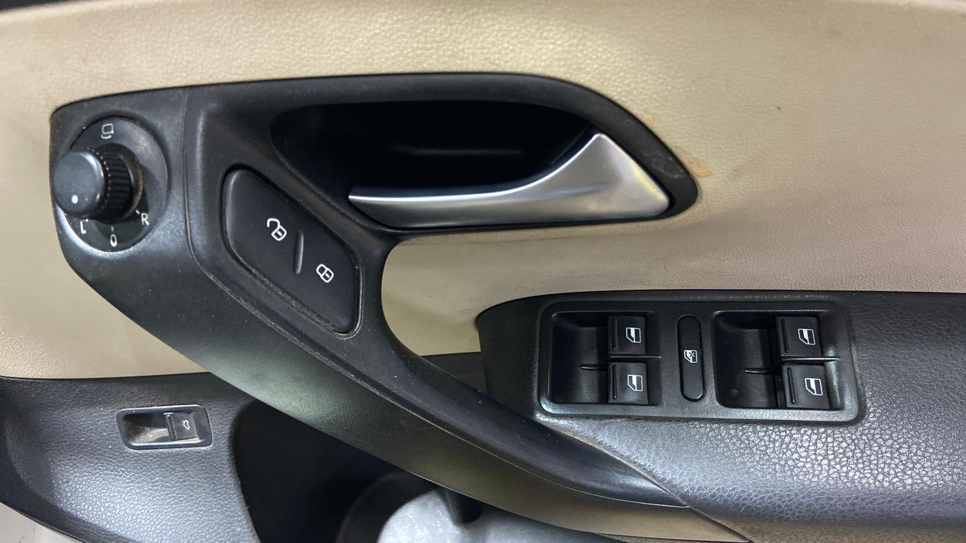 2019 Volkswagen Vento 1.2 TSI HIGHLINE PLUS AT, Petrol, Automatic, 98,151 km, Driver Side Door Panels Control