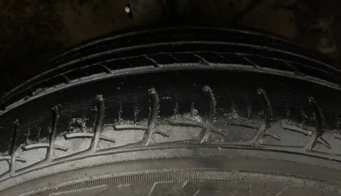 2016 Maruti Baleno DELTA PETROL 1.2, Petrol, Manual, 68,656 km, Right Front Tyre Tread