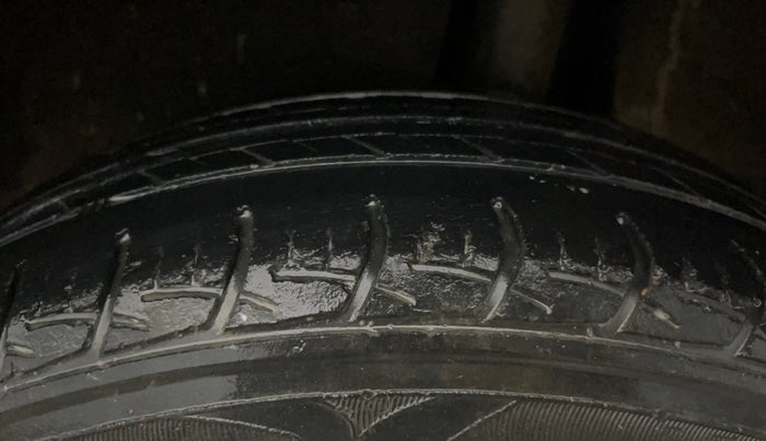 2016 Maruti Baleno DELTA PETROL 1.2, Petrol, Manual, 68,656 km, Left Rear Tyre Tread