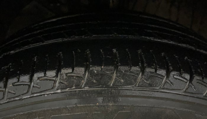 2016 Maruti Baleno DELTA PETROL 1.2, Petrol, Manual, 68,656 km, Left Front Tyre Tread