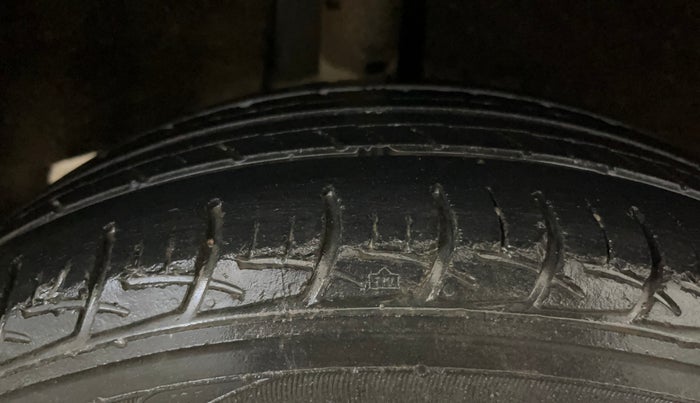 2016 Maruti Baleno DELTA PETROL 1.2, Petrol, Manual, 68,656 km, Right Rear Tyre Tread