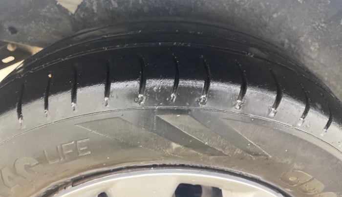 2012 Hyundai i20 MAGNA (O) 1.4 CRDI, Diesel, Manual, 1,24,033 km, Right Rear Tyre Tread