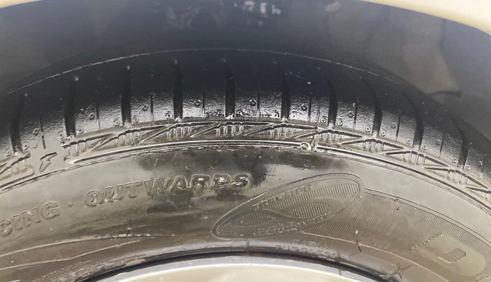 2012 Hyundai i20 MAGNA (O) 1.4 CRDI, Diesel, Manual, 1,24,033 km, Right Front Tyre Tread