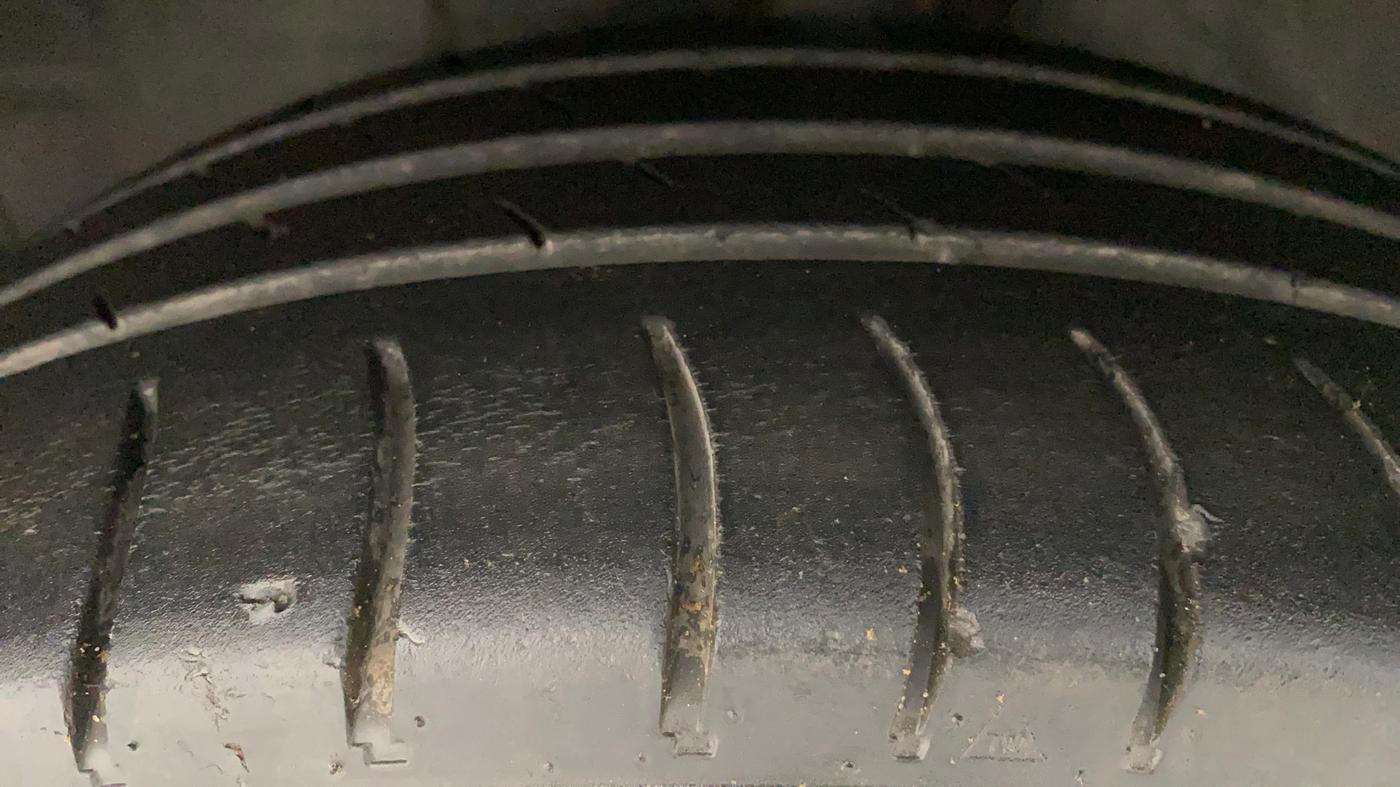 2011 Toyota Etios VX, Petrol, Manual, 65,721 km, Left Front Tyre Tread