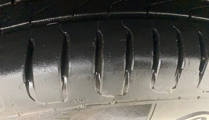 2018 Maruti Swift ZXI PLUS, Petrol, Manual, 70,961 km, Left Rear Tyre Tread