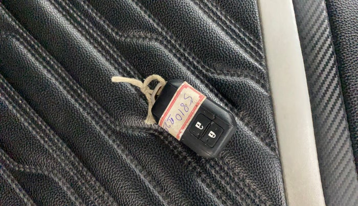 2018 Maruti Swift ZXI PLUS, Petrol, Manual, 70,961 km, Key Close Up