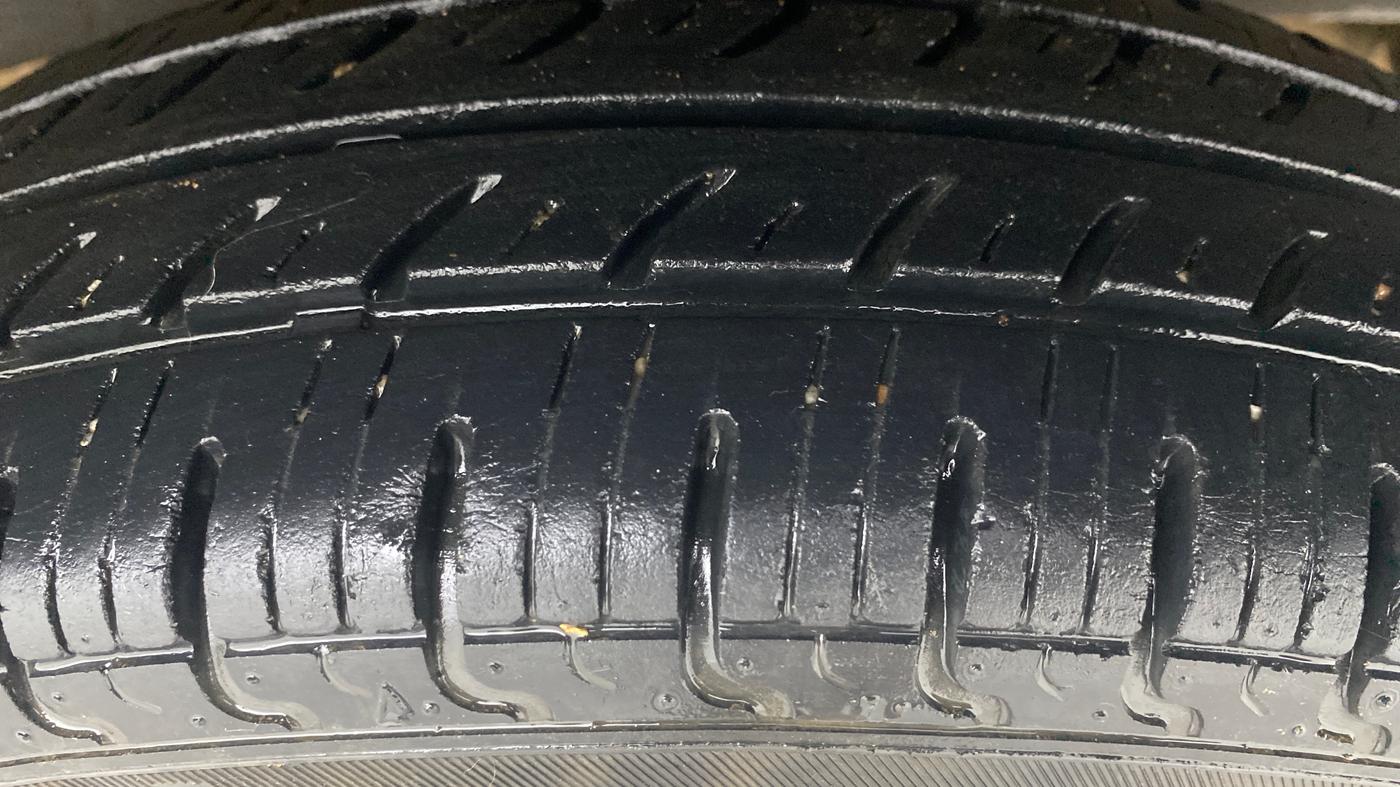 2018 Renault Kwid RXT 1.0 AMT, Petrol, Automatic, 28,955 km, Left Rear Tyre Tread