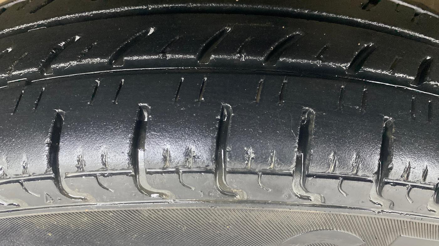2018 Renault Kwid RXT 1.0 AMT, Petrol, Automatic, 28,955 km, Left Front Tyre Tread