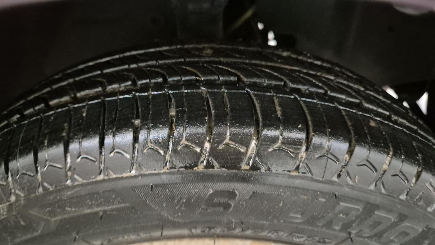 2014 Tata Nano TWIST XT, Petrol, Manual, 68,614 km, Right Front Tyre Tread