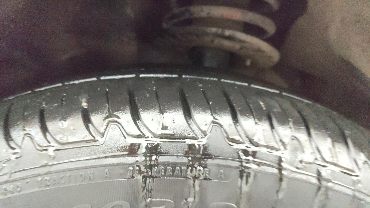 2022 Mahindra XUV700 AX 7 LUXURY P AT 7 STR, Petrol, Automatic, 93,087 km, Left Front Tyre Tread