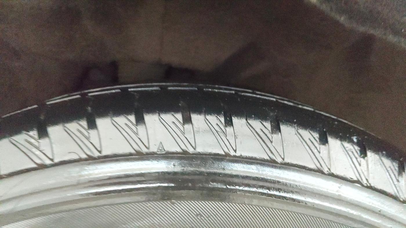 2022 Mahindra XUV700 AX 7 LUXURY P AT 7 STR, Petrol, Automatic, 93,087 km, Right Rear Tyre Tread