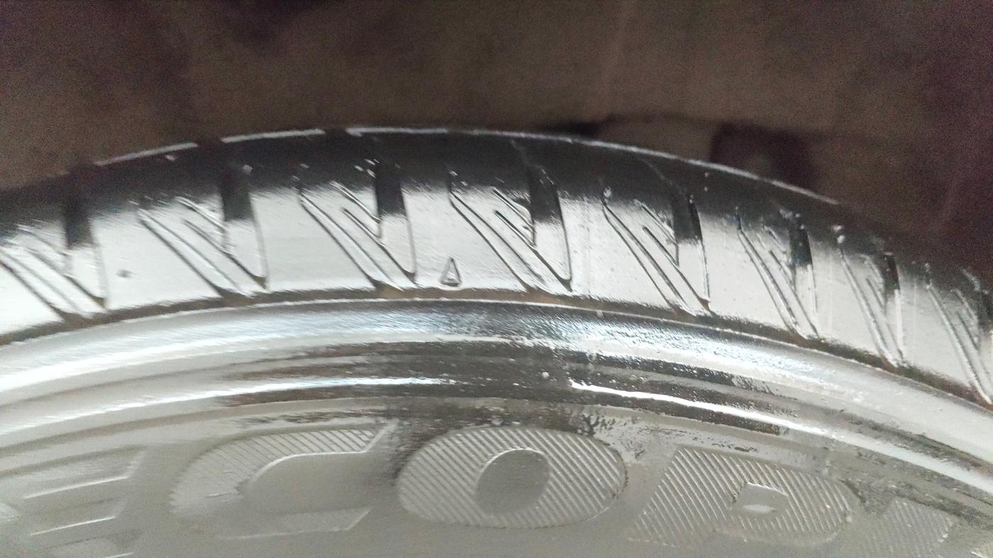 2022 Mahindra XUV700 AX 7 LUXURY P AT 7 STR, Petrol, Automatic, 93,087 km, Left Rear Tyre Tread