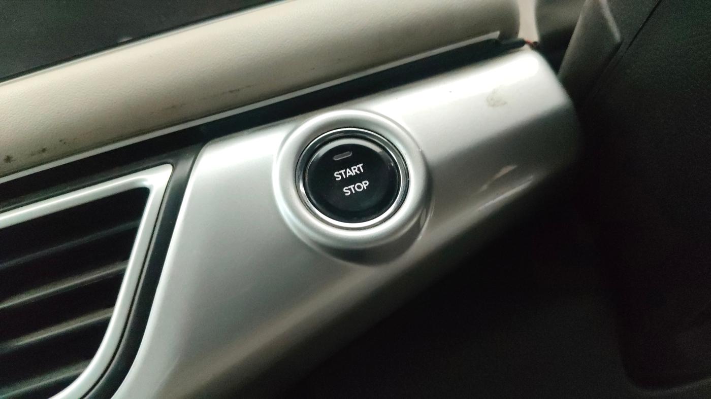 2022 Mahindra XUV700 AX 7 LUXURY P AT 7 STR, Petrol, Automatic, 93,087 km, Keyless Start/ Stop Button