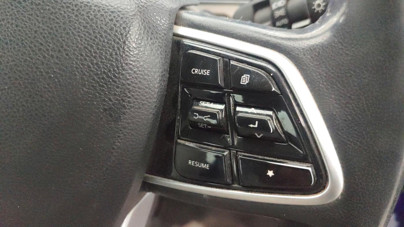2022 Mahindra XUV700 AX 7 LUXURY P AT 7 STR, Petrol, Automatic, 93,087 km, Adaptive Cruise Control