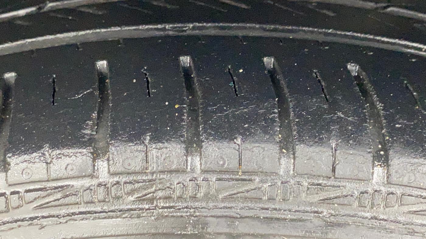 2019 Volkswagen Vento HIGHLINE 1.6 MPI, Petrol, Manual, 24,312 km, Left Front Tyre Tread