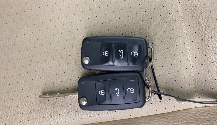 2019 Volkswagen Vento HIGHLINE 1.6 MPI, Petrol, Manual, 24,281 km, Key Close Up
