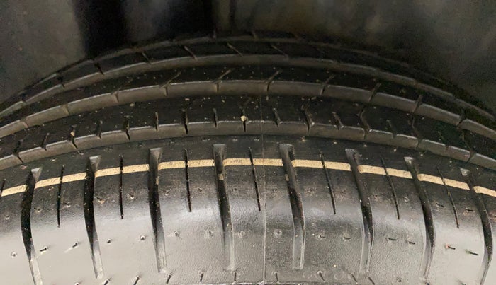 2019 Volkswagen Vento HIGHLINE PLUS 1.5 AT 16 ALLOY, Diesel, Automatic, 18,798 km, Right Rear Tyre Tread