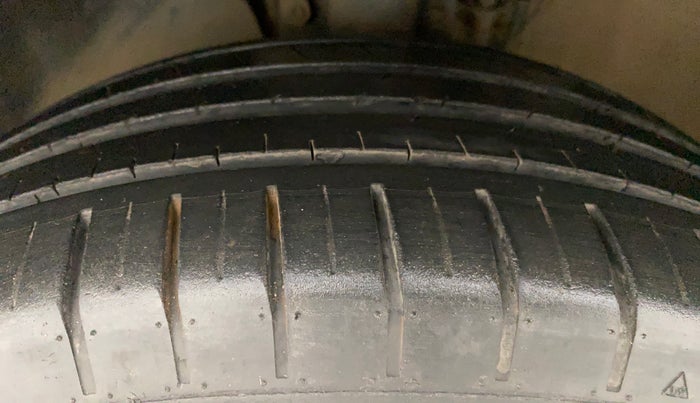 2019 Volkswagen Vento HIGHLINE PLUS 1.5 AT 16 ALLOY, Diesel, Automatic, 18,798 km, Left Front Tyre Tread