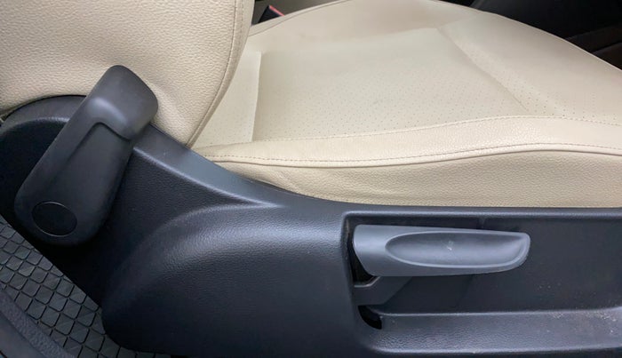 2019 Volkswagen Vento HIGHLINE PLUS 1.5 AT 16 ALLOY, Diesel, Automatic, 18,798 km, Driver Side Adjustment Panel