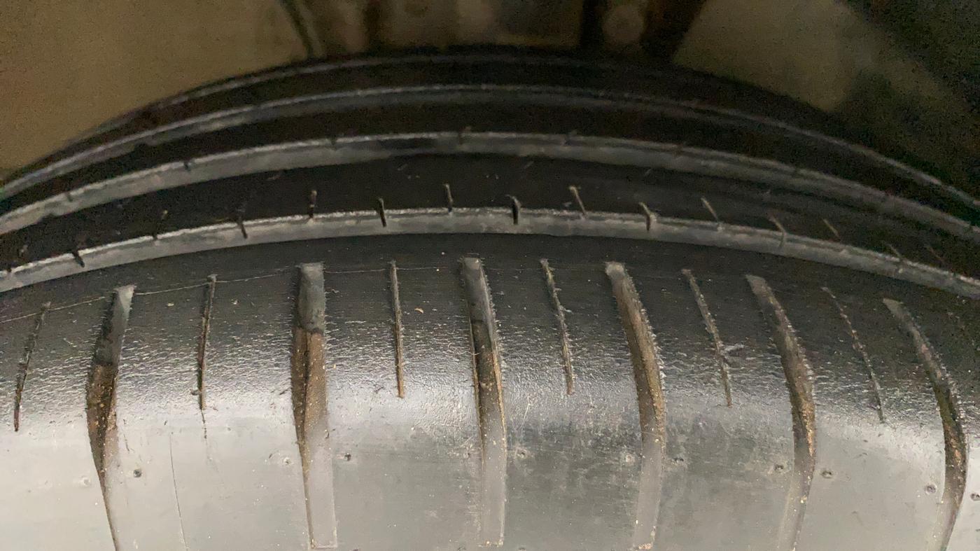 2019 Volkswagen Vento HIGHLINE PLUS 1.5 AT 16 ALLOY, Diesel, Automatic, 18,798 km, Right Front Tyre Tread