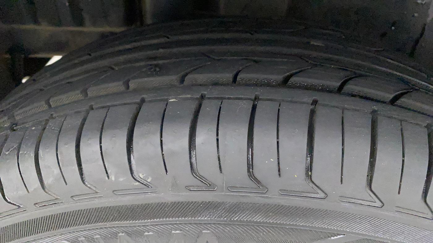 2015 Maruti Swift VXI, Petrol, Manual, 59,531 km, Right Rear Tyre Tread