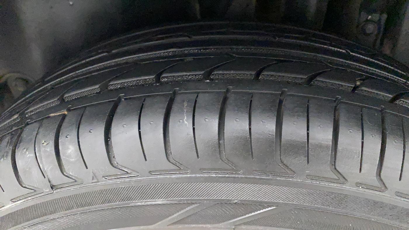 2015 Maruti Swift VXI, Petrol, Manual, 59,531 km, Left Rear Tyre Tread