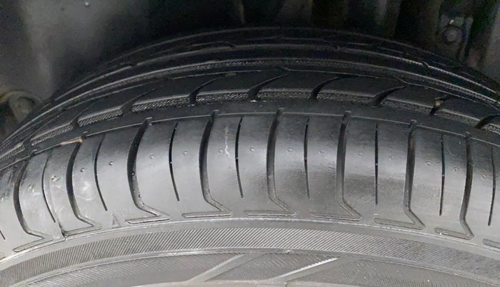 2015 Maruti Swift VXI, Petrol, Manual, 59,531 km, Left Rear Tyre Tread