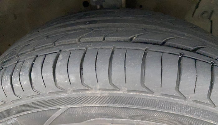 2015 Maruti Swift VXI, Petrol, Manual, 59,531 km, Right Front Tyre Tread