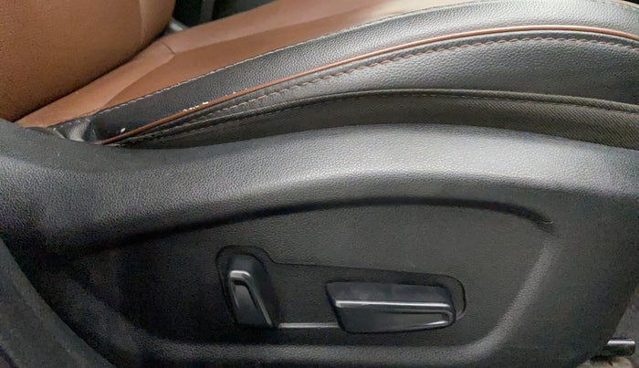 2021 Hyundai ALCAZAR 1.5 SIGNATURE (O) AT 6STR, Diesel, Automatic, 18,991 km, Driver Side Adjustment Panel