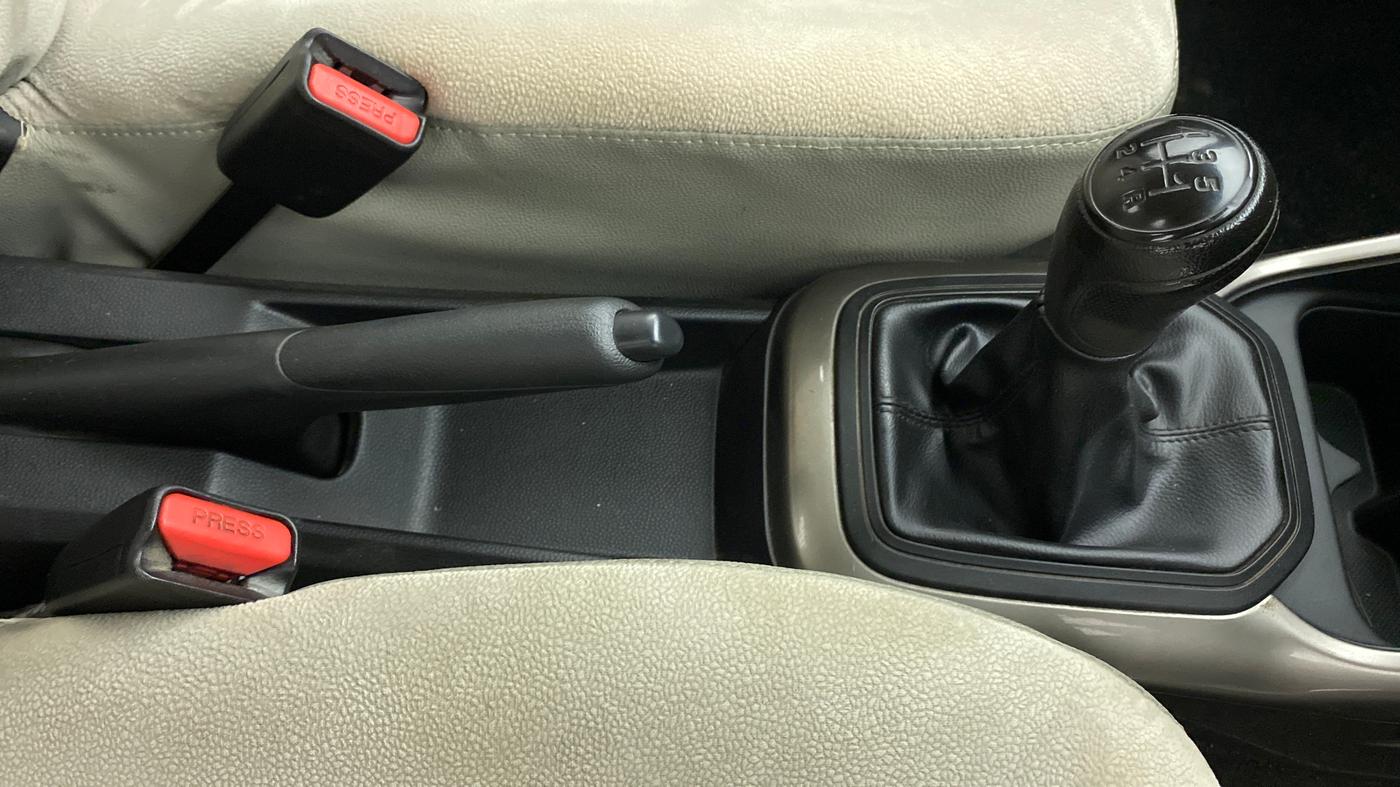 2018 Maruti IGNIS SIGMA 1.2, Petrol, Manual, 98,235 km, Gear Lever
