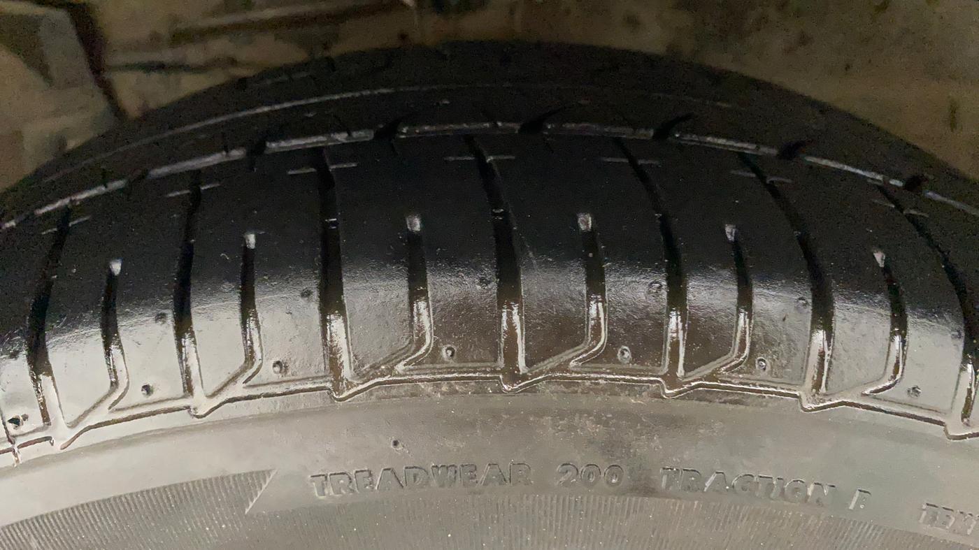 2021 Maruti Ciaz DELTA 1.5 SHVS MT PETROL, Petrol, Manual, 35,215 km, Left Front Tyre Tread
