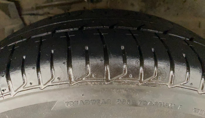 2021 Maruti Ciaz DELTA 1.5 SHVS MT PETROL, Petrol, Manual, 35,215 km, Left Front Tyre Tread