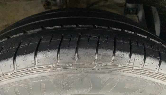 2021 Maruti Ciaz DELTA 1.5 SHVS MT PETROL, Petrol, Manual, 35,215 km, Right Front Tyre Tread