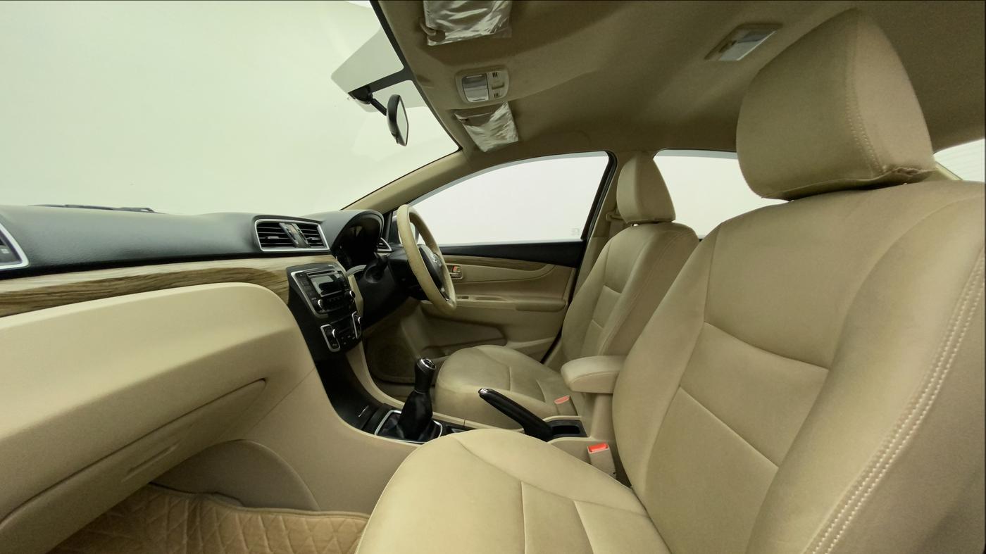 2021 Maruti Ciaz DELTA 1.5 SHVS MT PETROL, Petrol, Manual, 35,215 km, Right Side Front Door Cabin