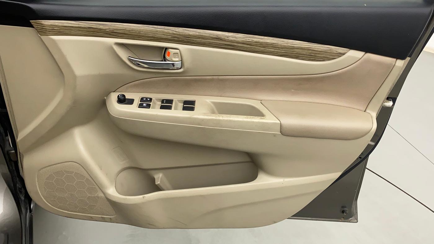 2021 Maruti Ciaz DELTA 1.5 SHVS MT PETROL, Petrol, Manual, 35,215 km, Driver Side Door Panels Control