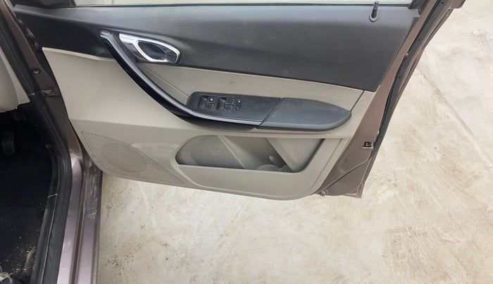 2017 Tata Tiago XZ PETROL, Petrol, Manual, 72,740 km, Driver Side Door Panels Control