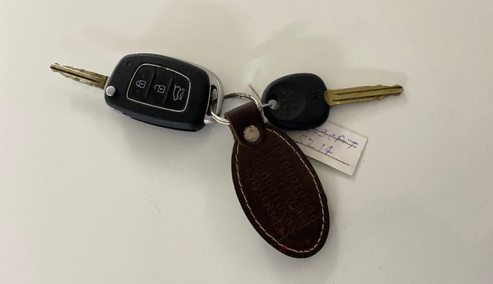 2020 Hyundai VENUE S 1.2, Petrol, Manual, 54,612 km, Key Close Up