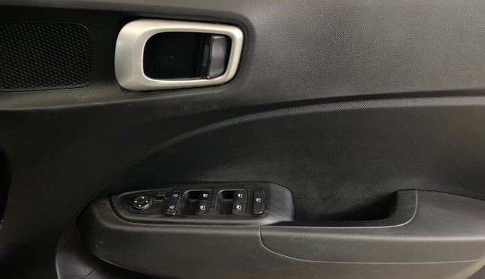 2020 Hyundai VENUE S 1.2, Petrol, Manual, 54,612 km, Driver Side Door Panels Control