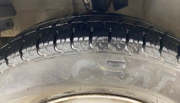 2015 Hyundai i10 MAGNA 1.1, Petrol, Manual, 84,484 km, Left Front Tyre Tread