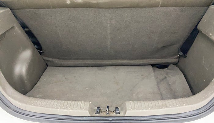 2015 Hyundai i10 MAGNA 1.1, Petrol, Manual, 84,484 km, Boot Inside
