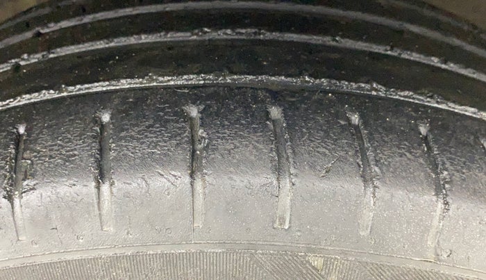 2019 Maruti Baleno ZETA PETROL 1.2, Petrol, Manual, 49,867 km, Right Front Tyre Tread