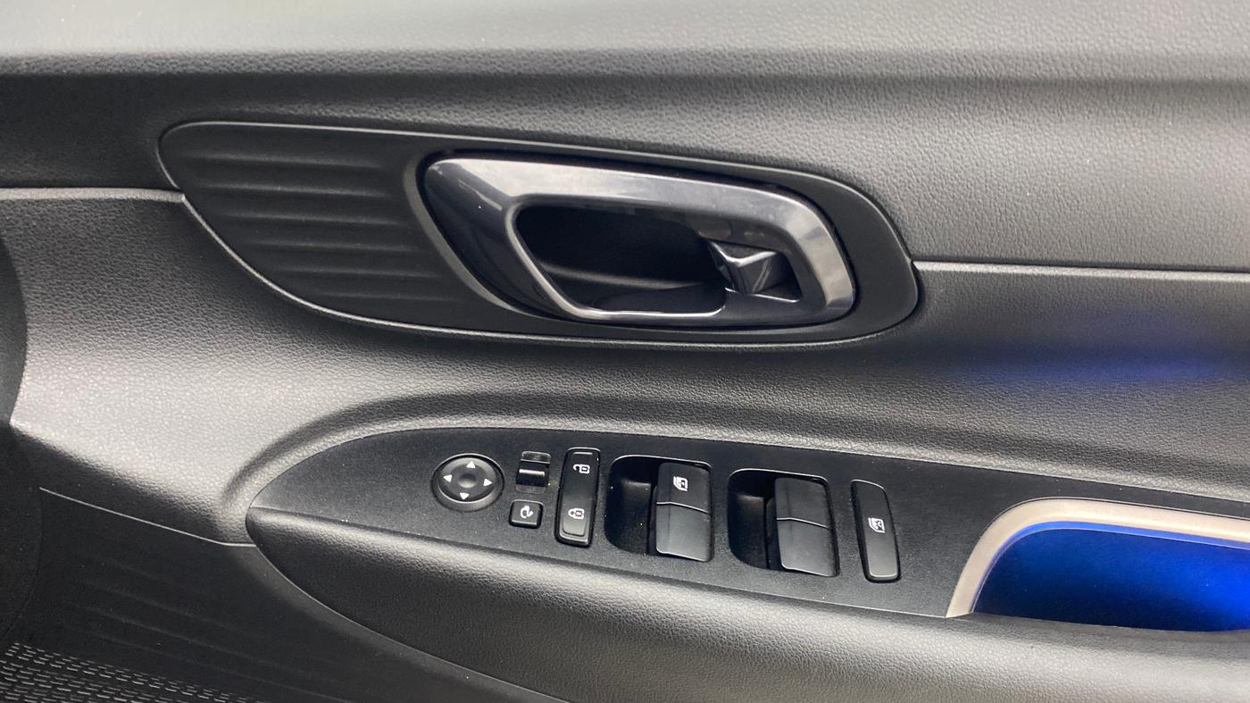 2020 Hyundai NEW I20 ASTA (O) 1.0 TURBO GDI DCT, Petrol, Automatic, 14,005 km, Driver Side Door Panels Control